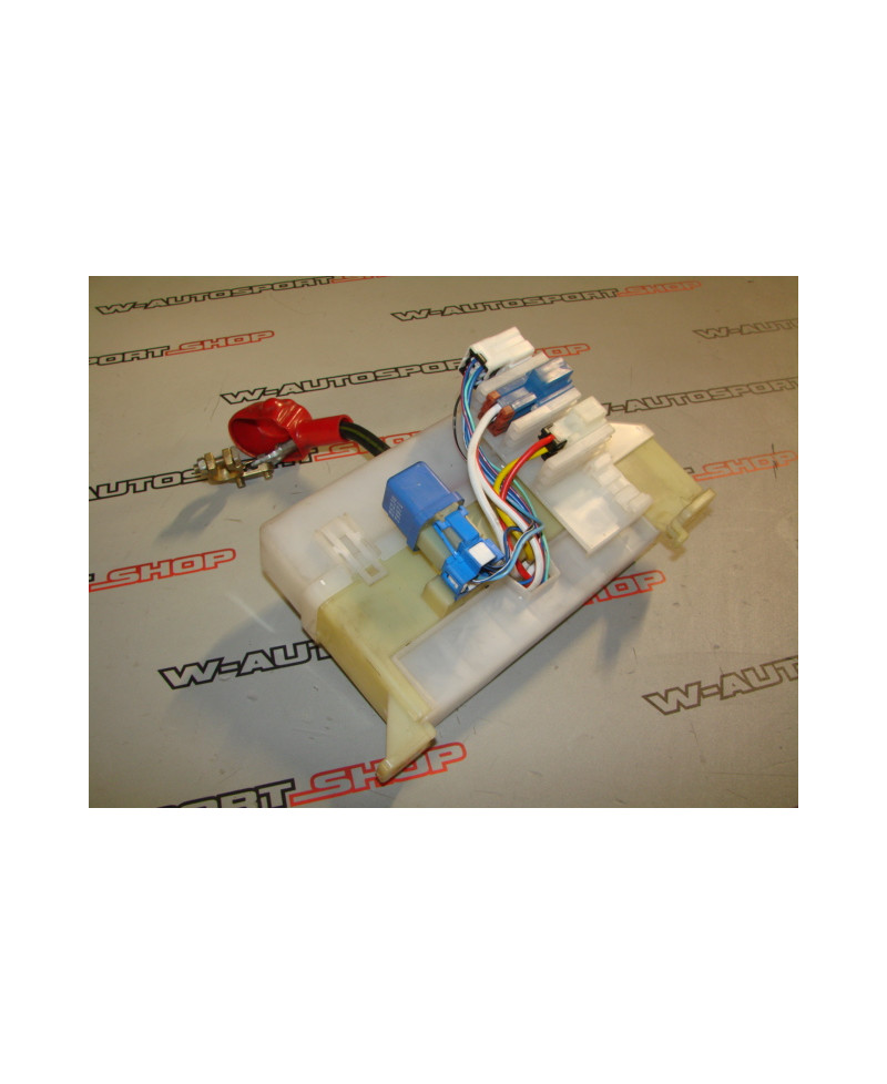 BOITE A FUSIBLE COFFRE R33 NISSAN