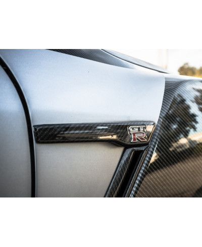 EMBLEMES AILES AVANT CARBONE GTR R35 14-17 KR