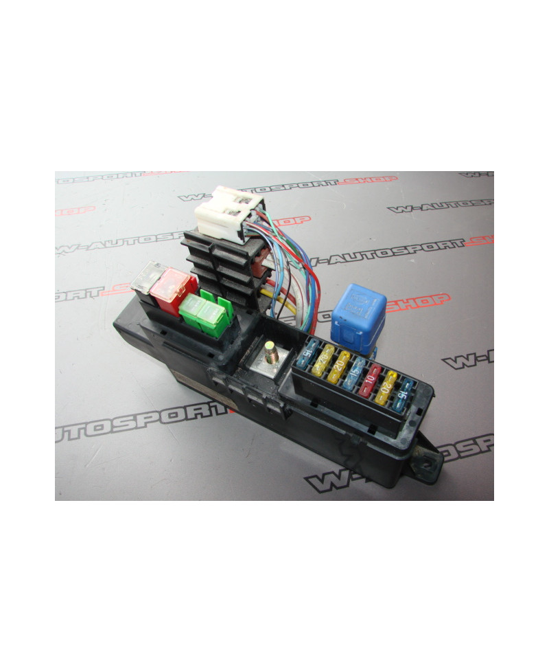BOITE A FUSIBLE COFFRE R33 NISSAN