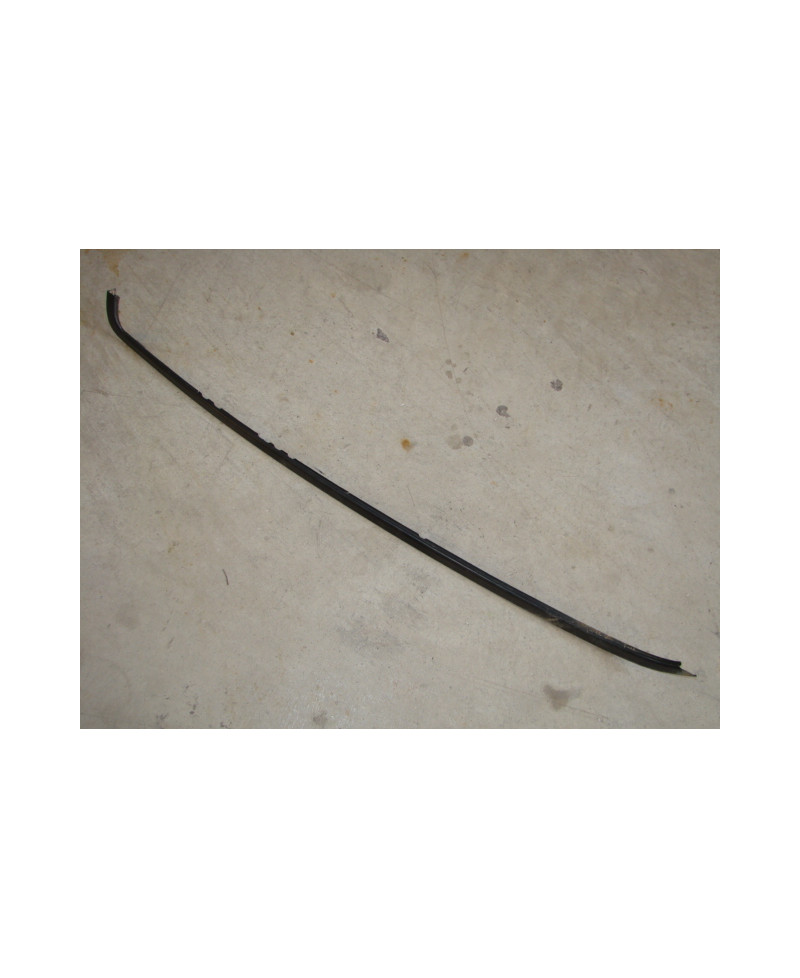 ENJOLIVEUR VITRE CUSTODE DROITE R32 NISSAN