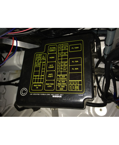 STICKER BOITE A FUSIBLE NISSAN S14