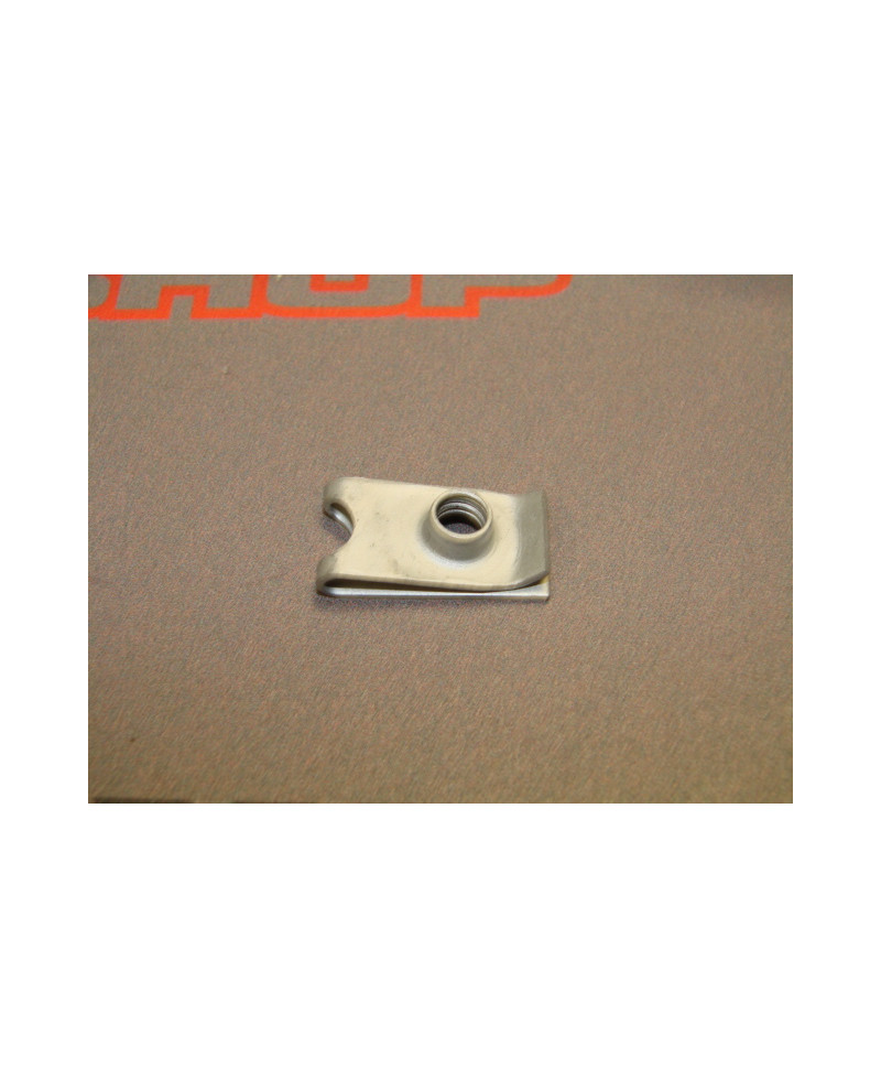 INSERT VIS FIXATION PASSAGE DE ROUE 350Z NISSAN