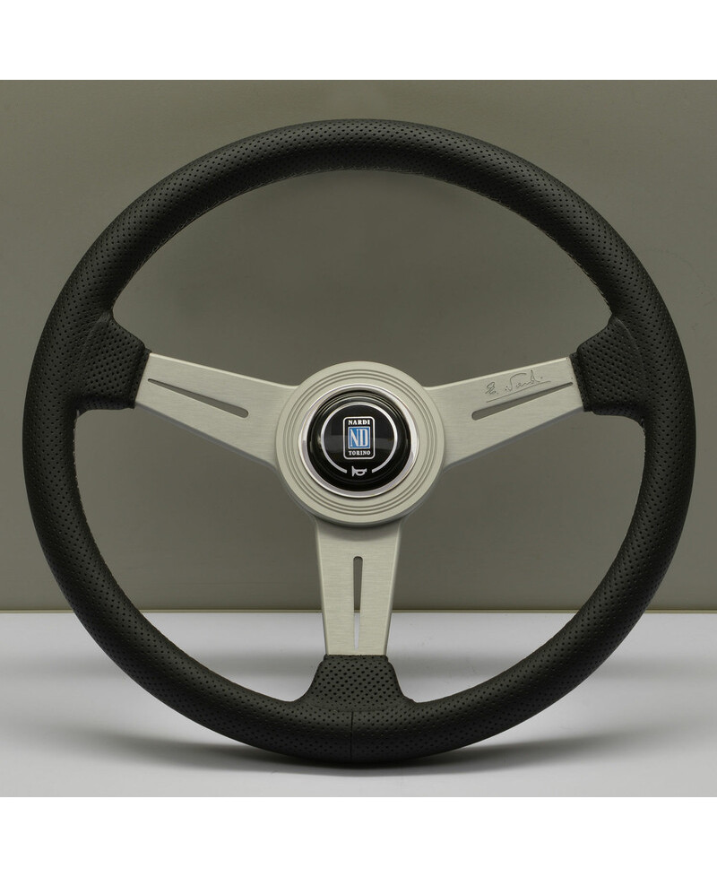 VOLANT NARDI CLASSIC ND34 CUIR NOIR PERFORÉ & COUTURES GRISES, BRANCHES ALUMINIUM TULIPÉ 40MM NARDI VOLANT NARDI CLASSIC ND34 CUIR NOIR PERFORÉ & COUTURES GRISES, BRANCHES ALUMINIUM TULIPÉ 40MM NARDI