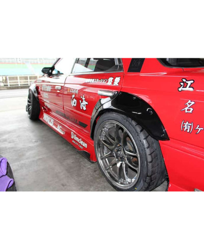 EXTENSIONS D'AILES UNIVERSELLES POUR BERLINE 4 PORTES +50MM EN FIBRE DE VERRE - ORIGIN LABO 