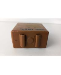 RELAIS ESSUIE GLACE AVANT R32 NISSAN